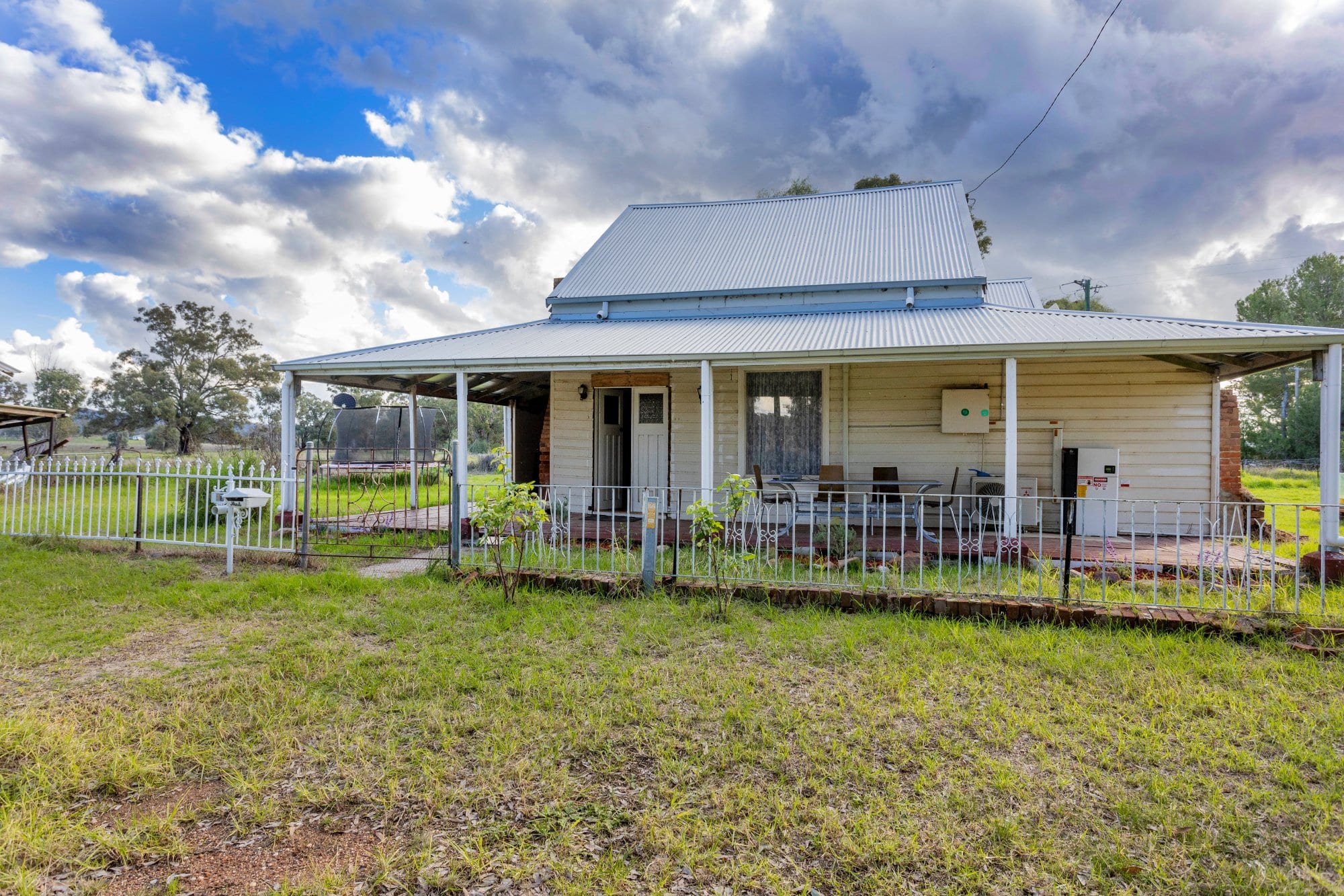 27-31 Bank Street, Gooloogong